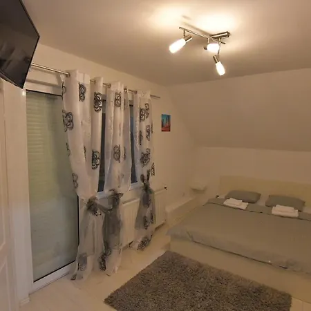 Zelena Dolina Hostel *