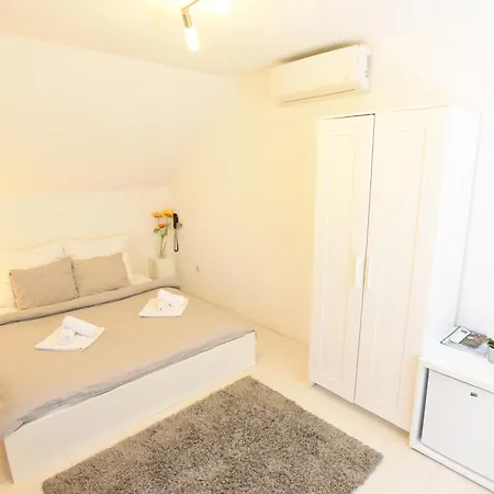 Zelena Dolina Hostel *