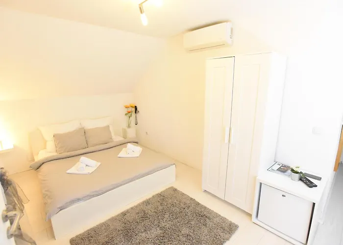 Zelena Dolina Hostel *